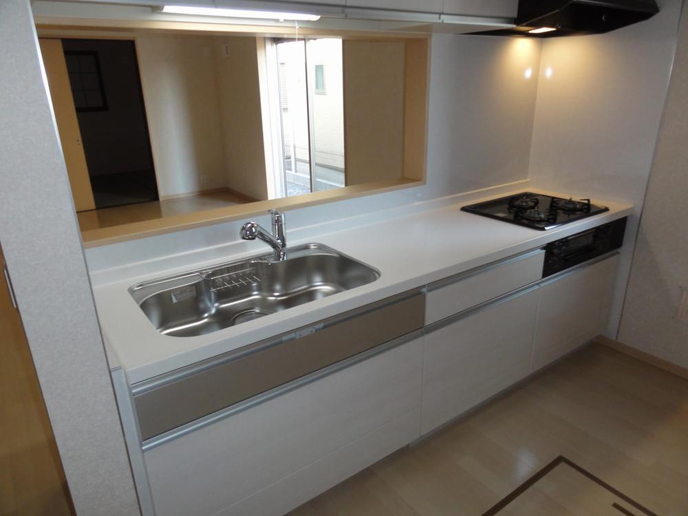 Kitchen. Indoor (11 May 2013) Shooting  Face-to-face kitchen Lift down Wall Water purifier integrated faucet