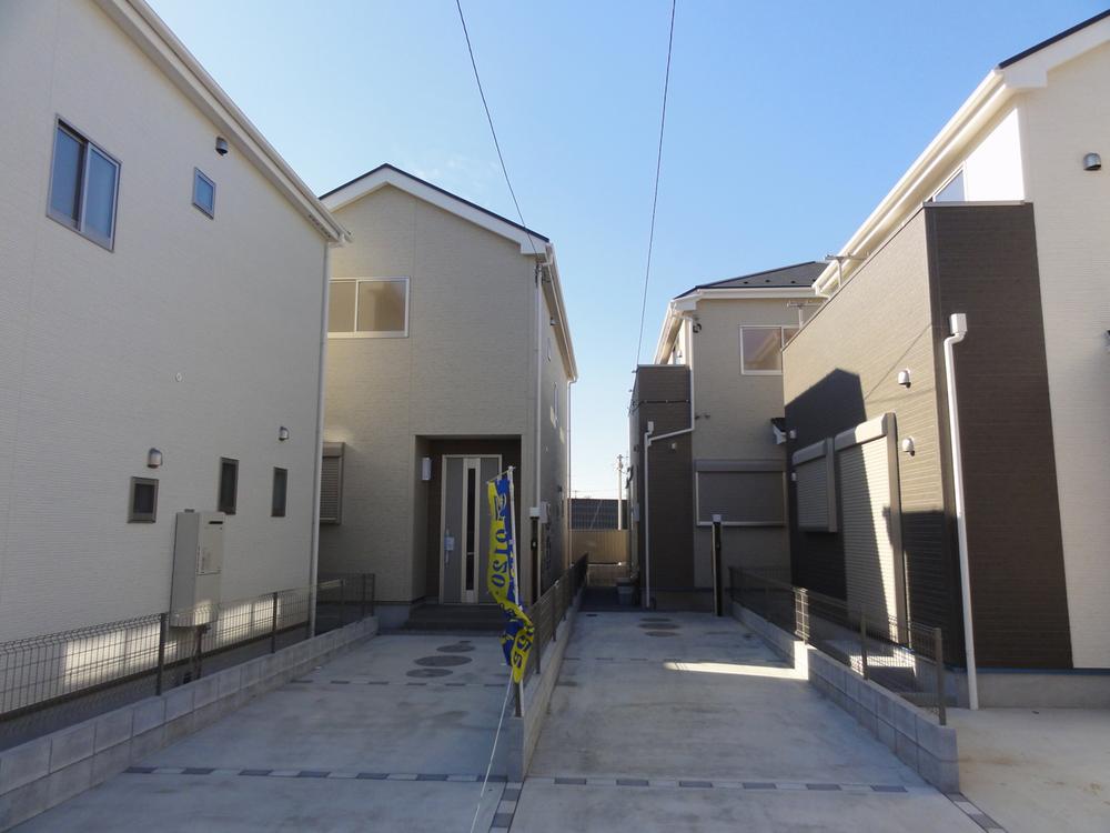 Local appearance photo. Local (11 May 2013) Shooting  Car space two Allowed Saitama high-speed rail "Angyo Totsuka" station walk 25 minutes