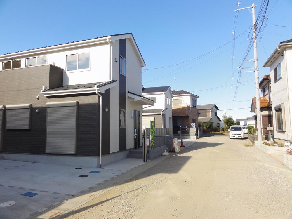 Local photos, including front road. Local (11 May 2013) Shooting