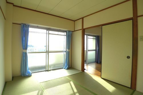 Living and room. Japanese-style room 6 quires