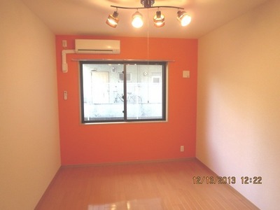 Living and room. The room is now modern atmosphere Chokawa to accent Cross.