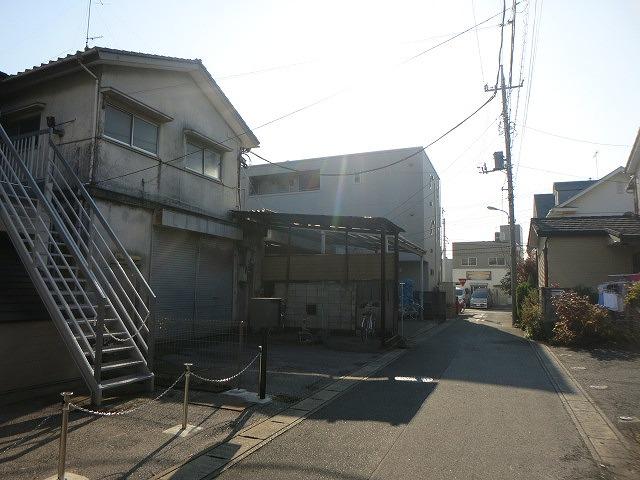 Local photos, including front road. Local (12 May 2013) Shooting