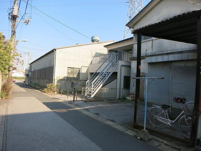 Local photos, including front road. Local (12 May 2013) Shooting