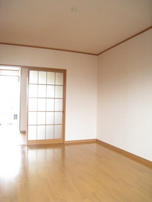 Living and room. South-facing day is good