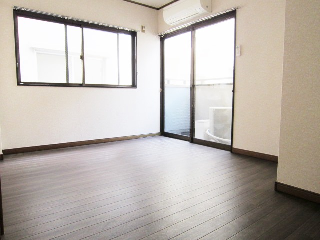 Living and room. Indoor two-sided lighting