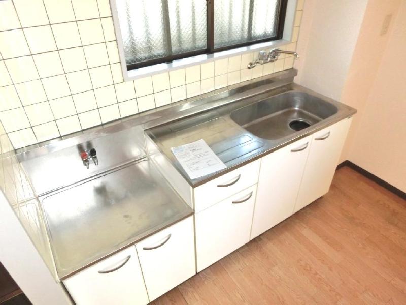 Kitchen. Please set up your favorite gas stove