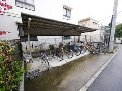 Other. 10m to the parking lot (Other)