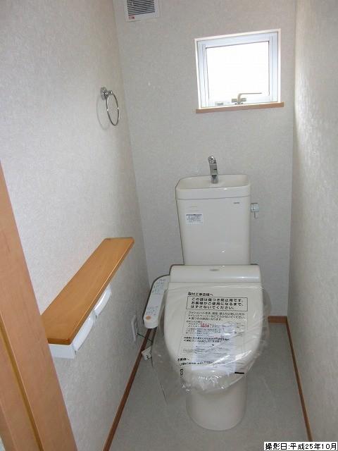 Toilet. Indoor (10 May 2013) Shooting