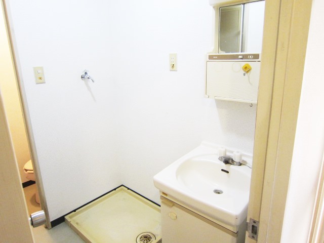 Washroom. Spacious dressing room space.