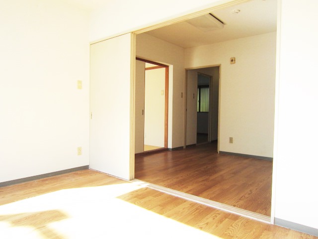 Living and room. Spacious living space.