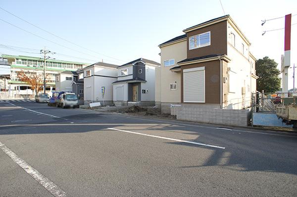 Local photos, including front road. Plenty of sunshine and a pleasant breeze pour in residence 2013 / 12 / 6 shooting