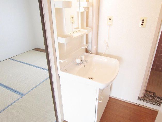 Washroom. Separate reference is a picture