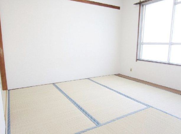 Living and room. Separate reference is a picture