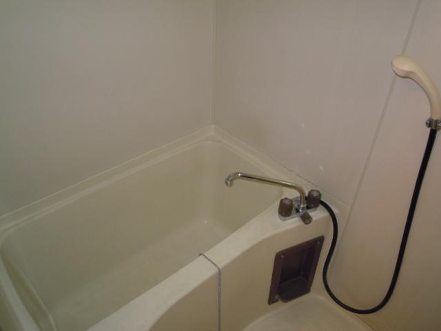 Bath. It is spacious Tsukareru Bathing.