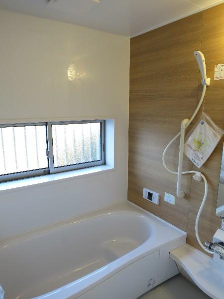 Bathroom. If slowly tired the bathtub put off the foot, Also get tired of one day