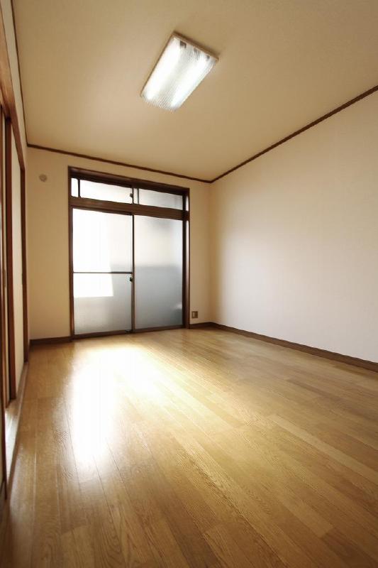 Other room space. Room share also possible consultation