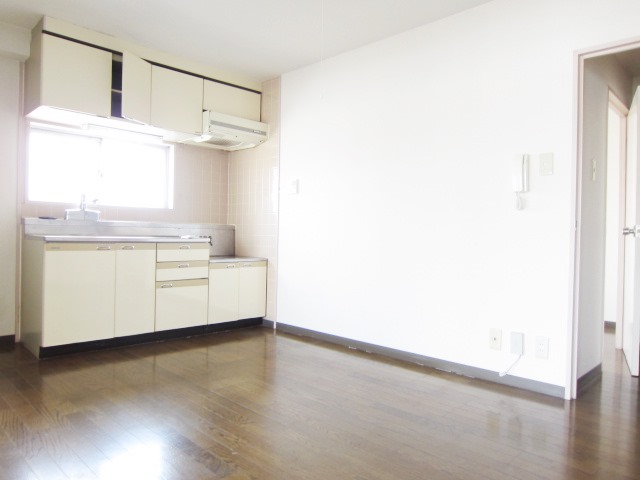 Living and room. Spread of dining.