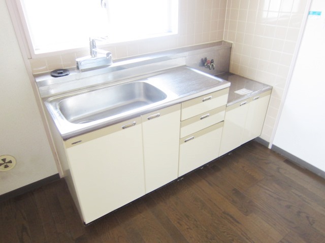 Kitchen. Gas stove can be installed.