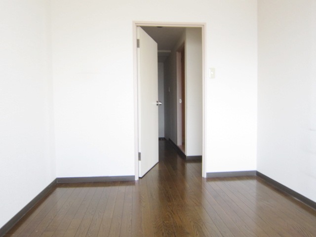 Living and room. How in your child's room.