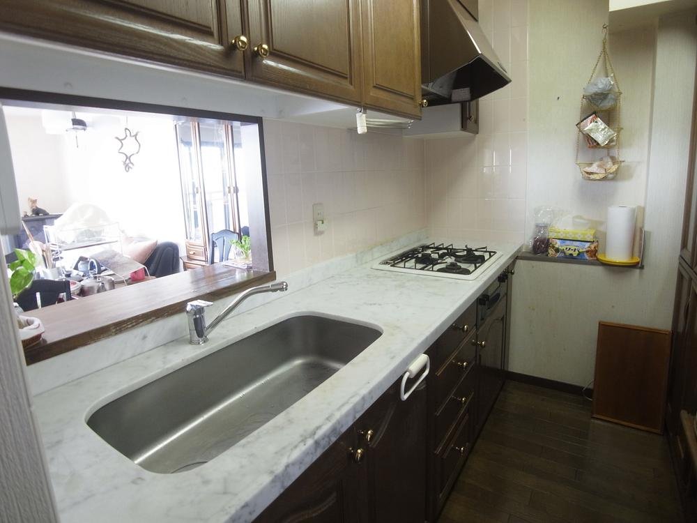 Kitchen. Indoor (10 May 2013) Shooting