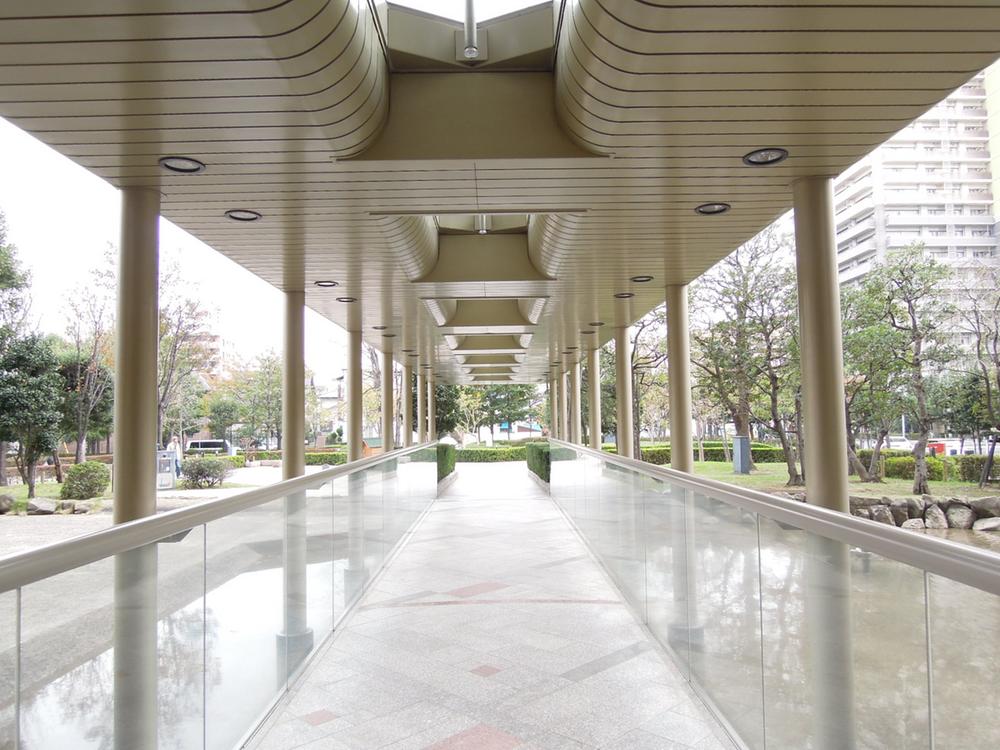 Other common areas. Entrance approach