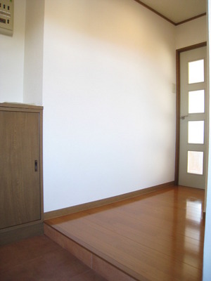 Entrance. Welcome back open the front door and is this image