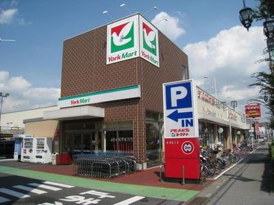 Supermarket. York Mart until the (super) 255m