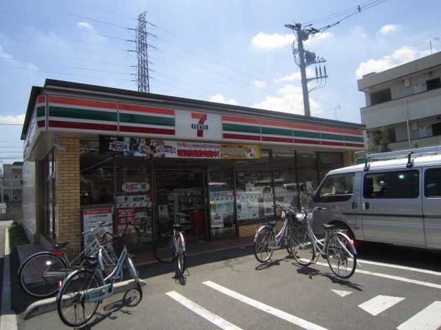 Convenience store. 330m to Seven-Eleven (convenience store)