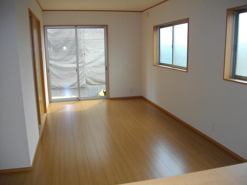 Same specifications photos (living). Example of construction living