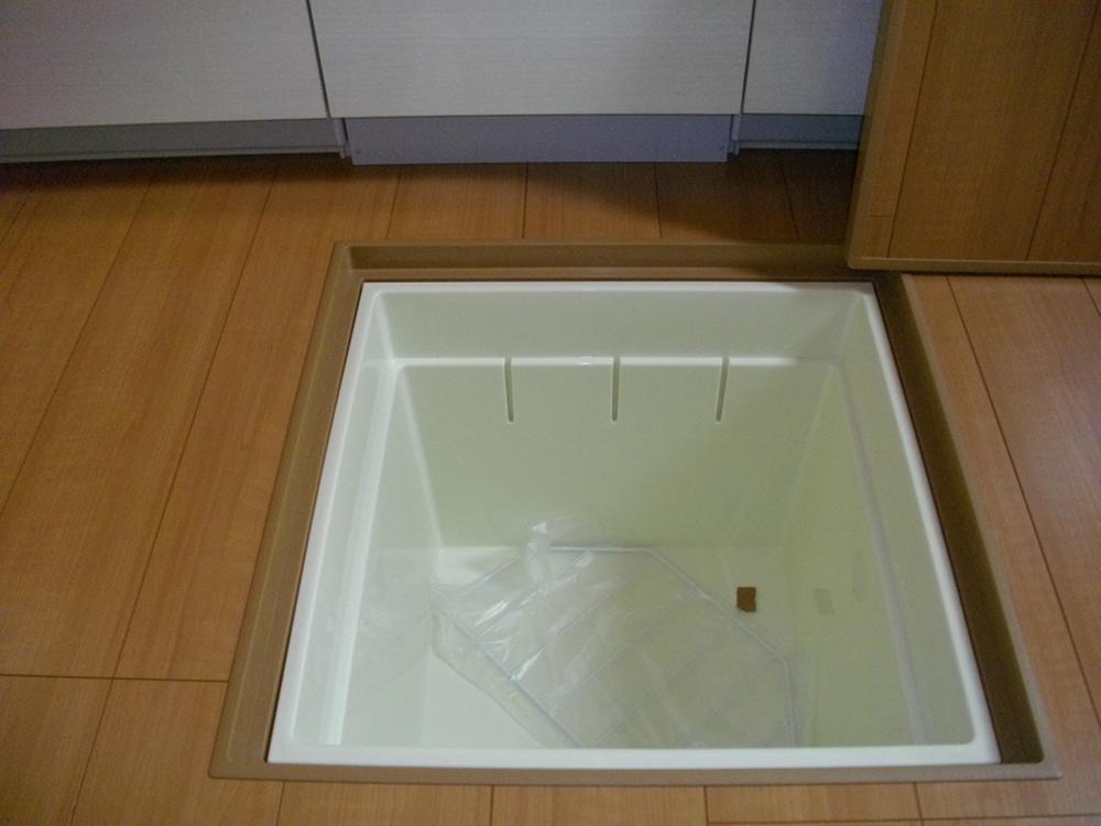Other. Underfloor Storage