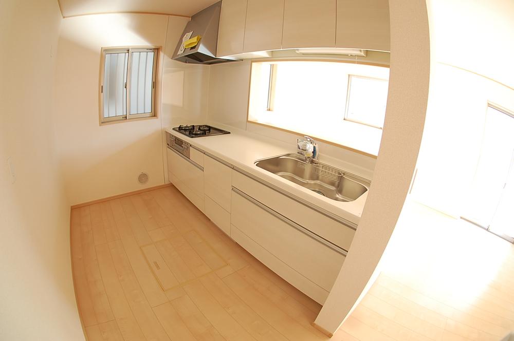 Kitchen. Face-to-face kitchen the conversation is lively