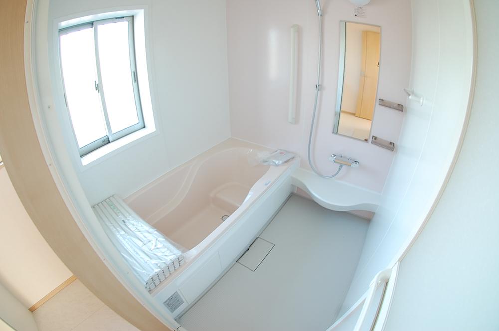 Bathroom. Spacious 1 tsubo bus that can stretch the legs