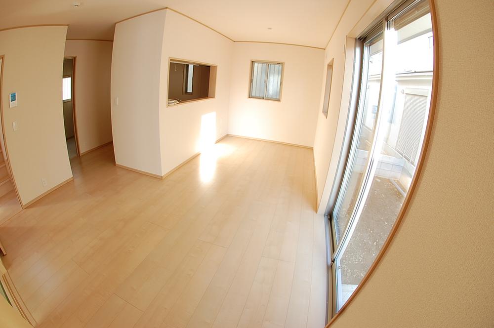 Living. Spacious living room