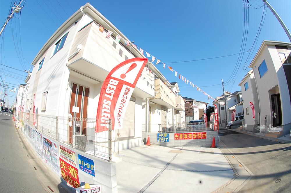 Local photos, including front road. Stop North Sports Center 1 minute