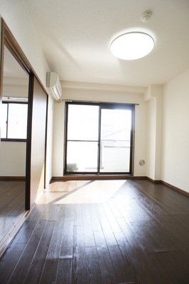 Living and room. Remote-controlled lighting with also in LDK