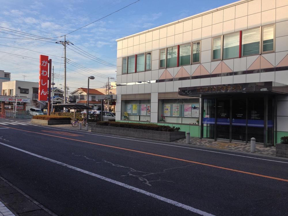 Bank. Kawaguchishin'yokinko Akai to the branch 870m