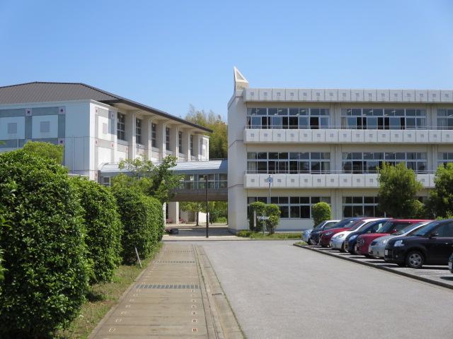 Junior high school. 320m until Kawaguchi Municipal Totsuka West Junior High School