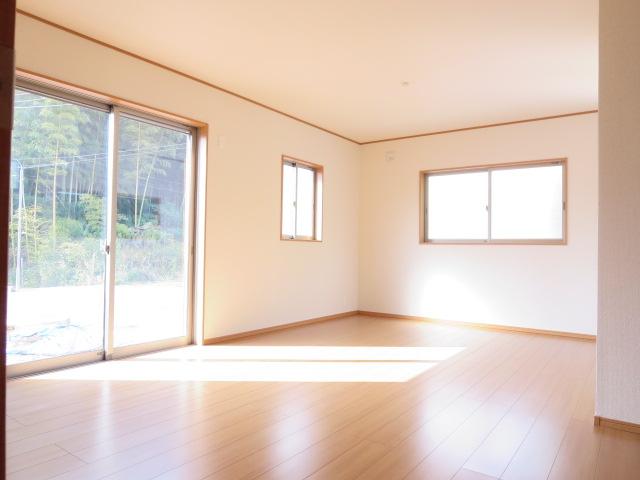 Living.  ■ Living room