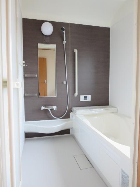 Bathroom.  ■ System bus