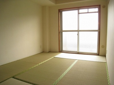 Living and room. Independent 6-tatami mat Japanese-style room, Of course there is storage