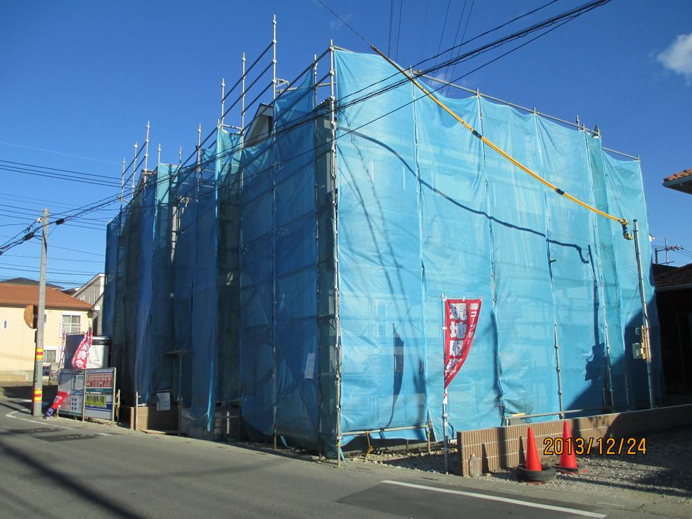 Local photos, including front road. Local (12 May 2013) Shooting