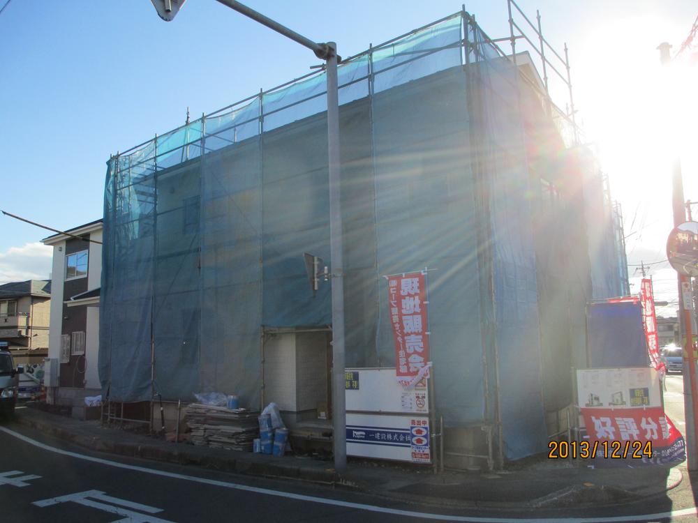 Local photos, including front road. Local (12 May 2013) Shooting