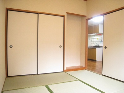 Living and room. Japanese-style room There closet!
