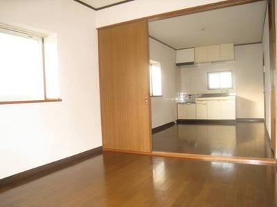 Living and room. There is no barrier-free type of step!