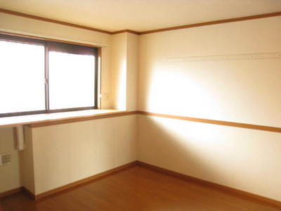 Living and room. Western-style with large closet