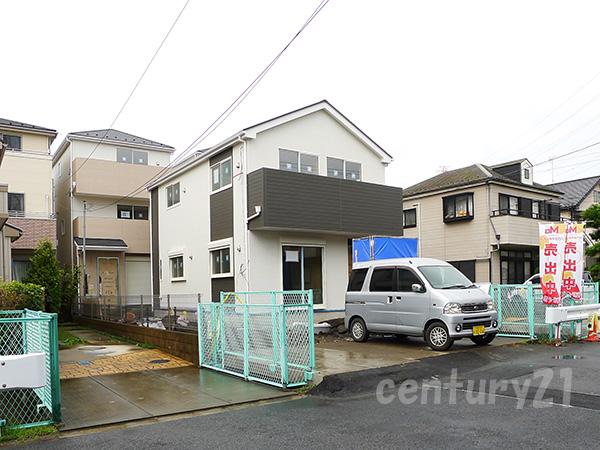 Local photos, including front road. Local (10 May 2013) Shooting