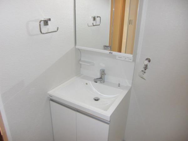 Wash basin, toilet