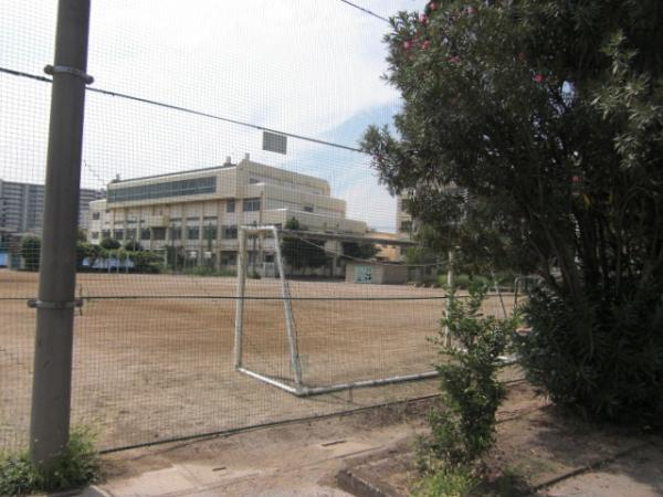 Primary school. 340m up to elementary school
