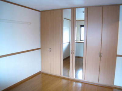 Receipt. Closet with that with a large mirror