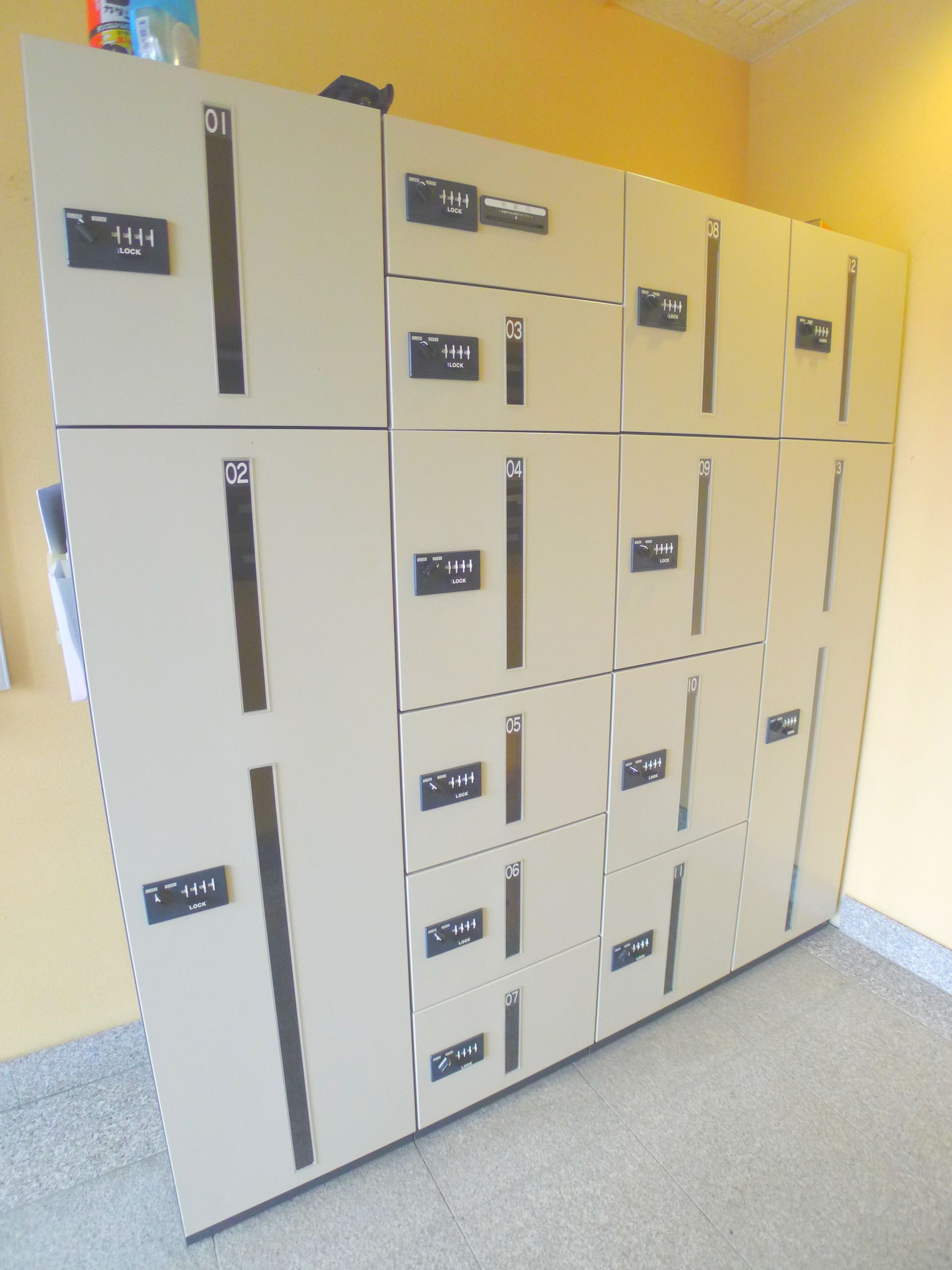 Entrance. Delivery Box! This is useful when there ☆